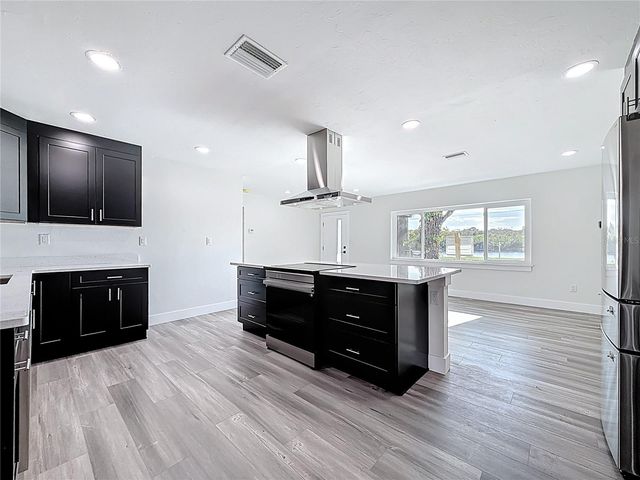 2335 MURILLA WAY S, St Petersburg, FL 33712