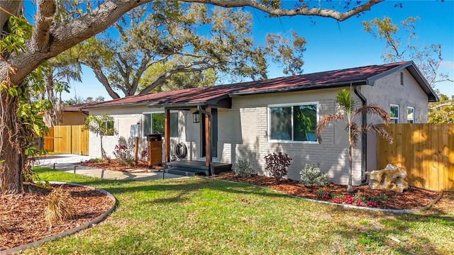 2335 MURILLA WAY S, St Petersburg, FL 33712