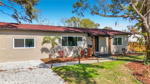 2335 MURILLA WAY S, St Petersburg, FL 33712