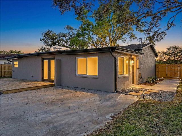 2335 MURILLA WAY S, St Petersburg, FL 33712