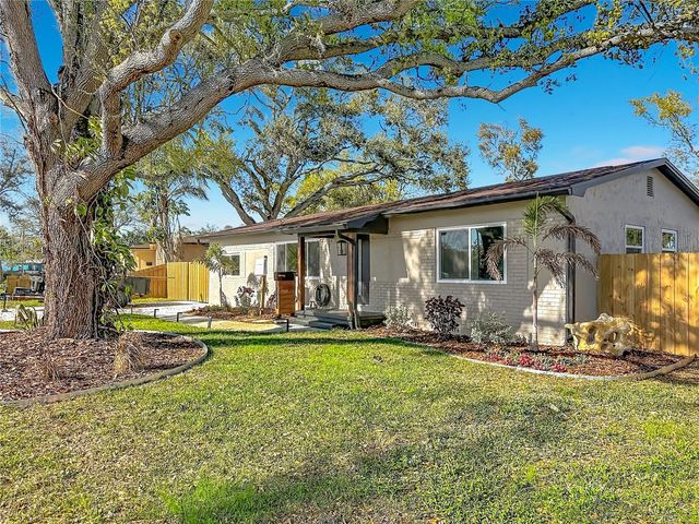 2335 MURILLA WAY S, St Petersburg, FL 33712