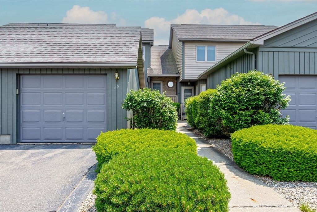 62 Pine Grove Dr 62, South Hadley, MA 01075