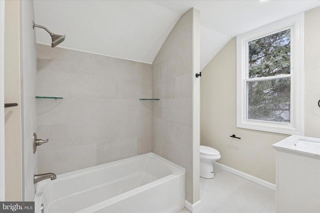 1960 ADAMS AVE, Abington, PA 19001