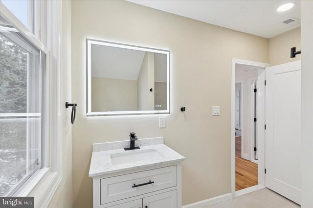 1960 ADAMS AVE, Abington, PA 19001