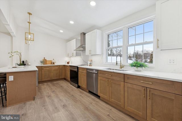 1960 ADAMS AVE, Abington, PA 19001