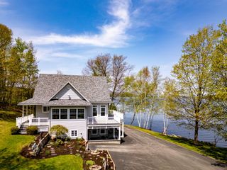 57 Farrants Point, Newport City, VT 05855