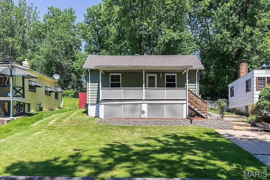 9934 Valley Drive, St Louis, MO 63137