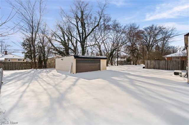 19608 Kings Highway, Warrensville Heights, OH 44122