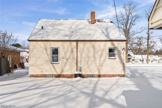 19608 Kings Highway, Warrensville Heights, OH 44122