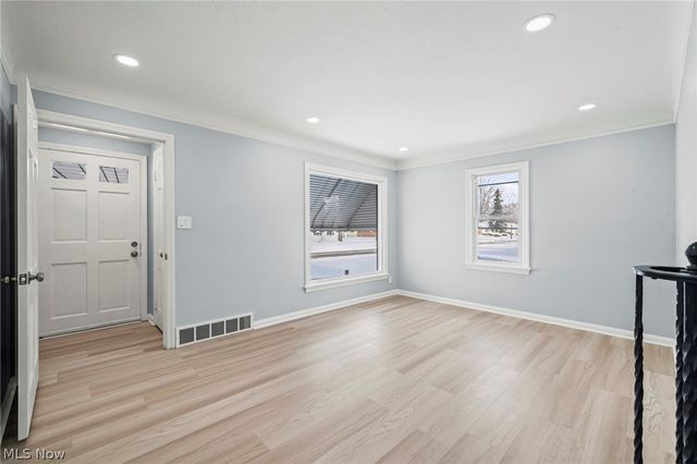 19608 Kings Highway, Warrensville Heights, OH 44122