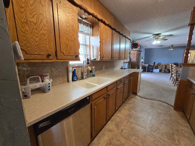 101 W Ollie Street, Floydada, TX 79235
