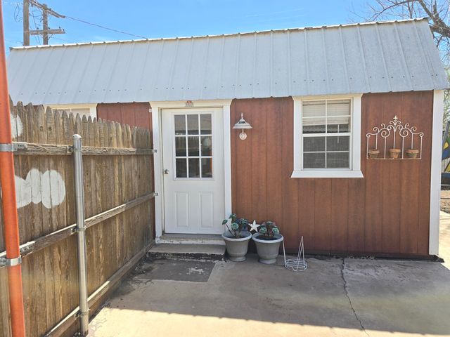 101 W Ollie Street, Floydada, TX 79235