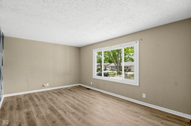 3925 Kivet Court, Indianapolis, IN 46235