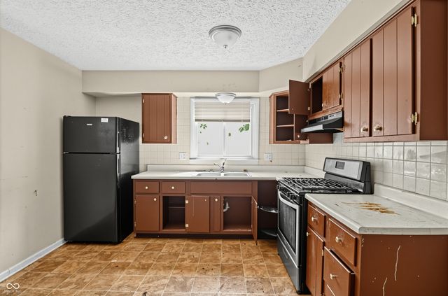3925 Kivet Court, Indianapolis, IN 46235