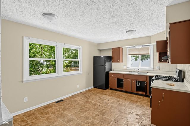 3925 Kivet Court, Indianapolis, IN 46235