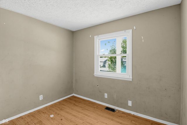 3925 Kivet Court, Indianapolis, IN 46235