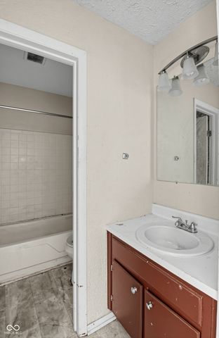 3925 Kivet Court, Indianapolis, IN 46235