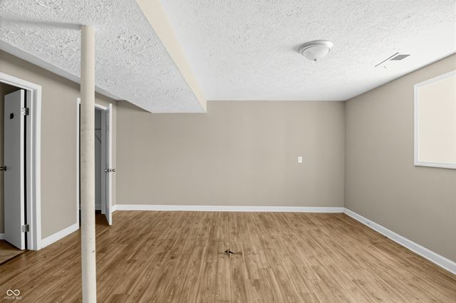 3925 Kivet Court, Indianapolis, IN 46235