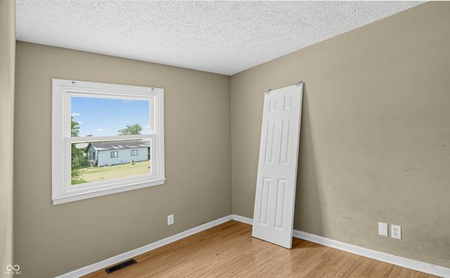 3925 Kivet Court, Indianapolis, IN 46235