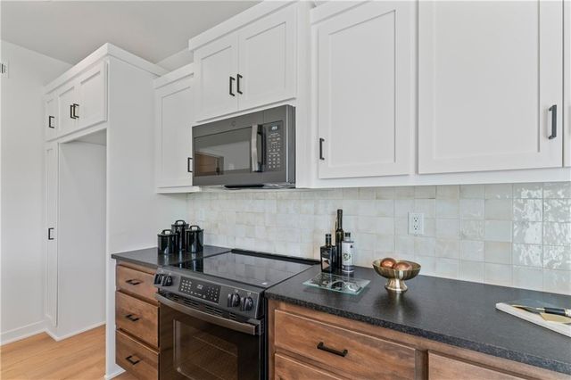2004 SE Oak Ridge Drive, Oak Grove, MO 64075