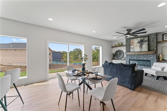 2004 SE Oak Ridge Drive, Oak Grove, MO 64075