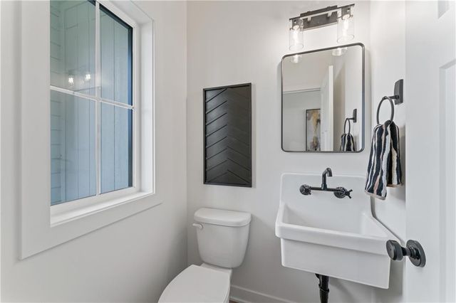 2004 SE Oak Ridge Drive, Oak Grove, MO 64075