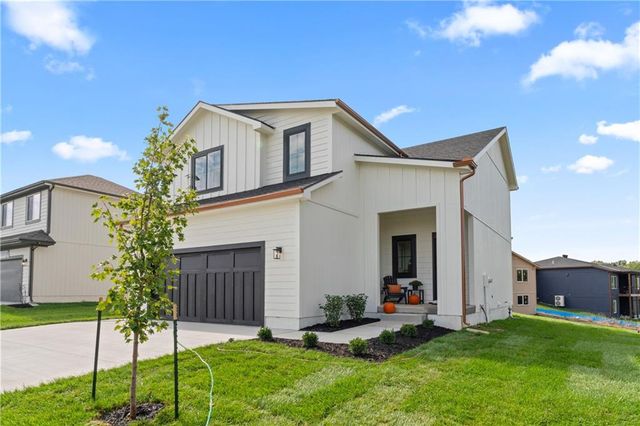 2004 SE Oak Ridge Drive, Oak Grove, MO 64075