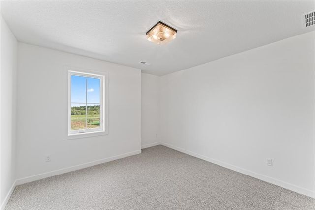 2004 SE Oak Ridge Drive, Oak Grove, MO 64075