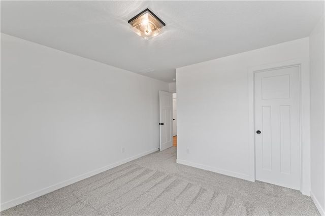 2004 SE Oak Ridge Drive, Oak Grove, MO 64075