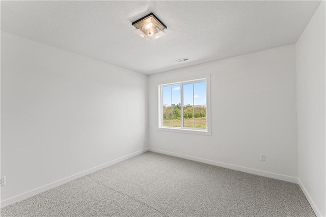 2004 SE Oak Ridge Drive, Oak Grove, MO 64075