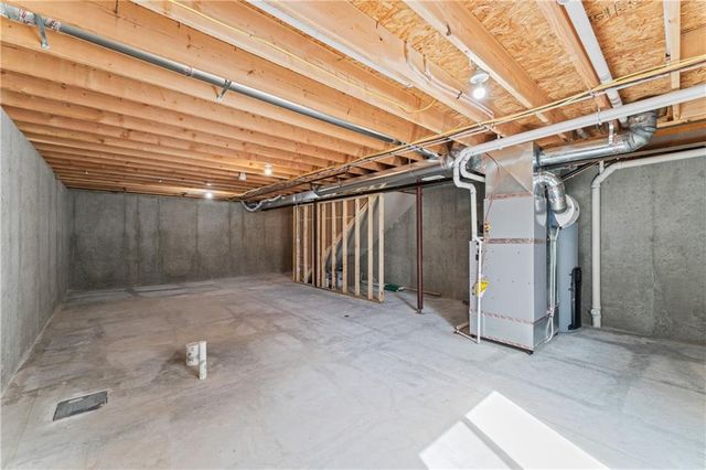 2004 SE Oak Ridge Drive, Oak Grove, MO 64075