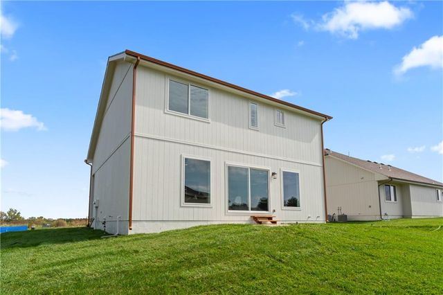 2004 SE Oak Ridge Drive, Oak Grove, MO 64075
