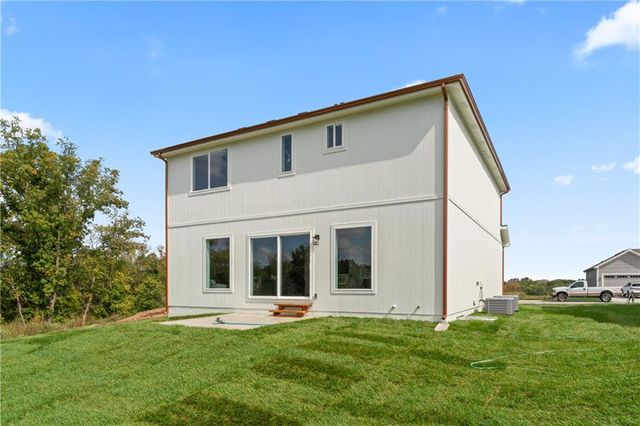 2004 SE Oak Ridge Drive, Oak Grove, MO 64075