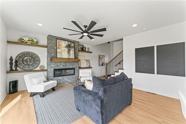 2004 SE Oak Ridge Drive, Oak Grove, MO 64075