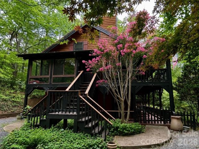 696 Top Of The Mountain Road, Hendersonville, NC 28739