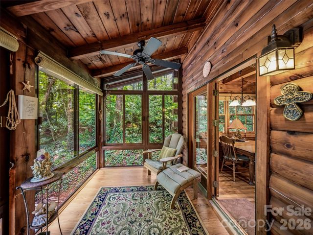 696 Top Of The Mountain Road, Hendersonville, NC 28739