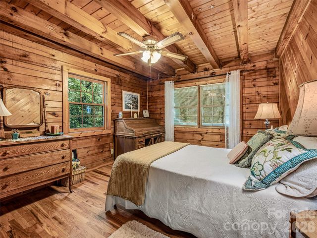 696 Top Of The Mountain Road, Hendersonville, NC 28739