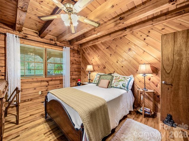 696 Top Of The Mountain Road, Hendersonville, NC 28739
