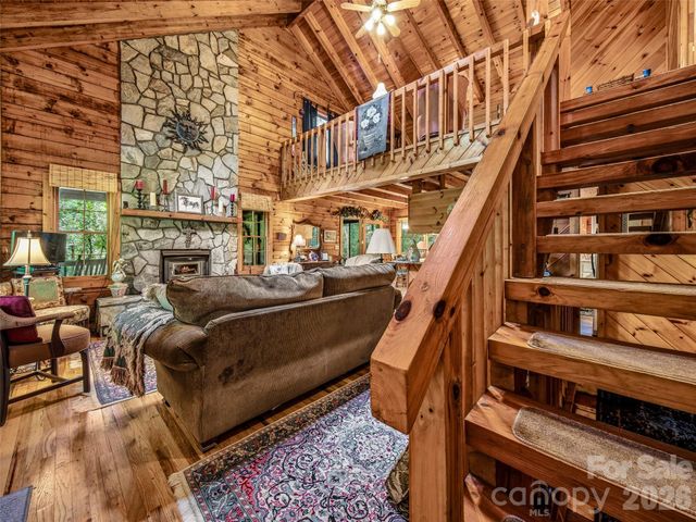 696 Top Of The Mountain Road, Hendersonville, NC 28739