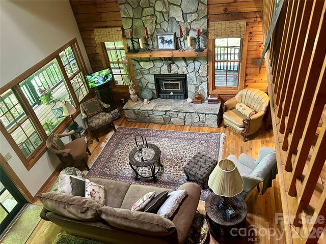 696 Top Of The Mountain Road, Hendersonville, NC 28739