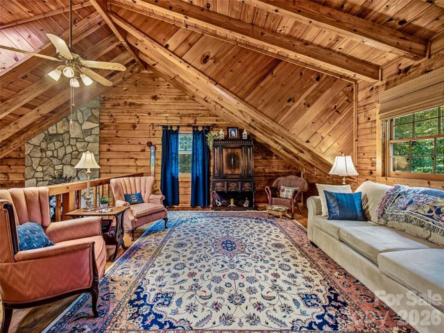 696 Top Of The Mountain Road, Hendersonville, NC 28739