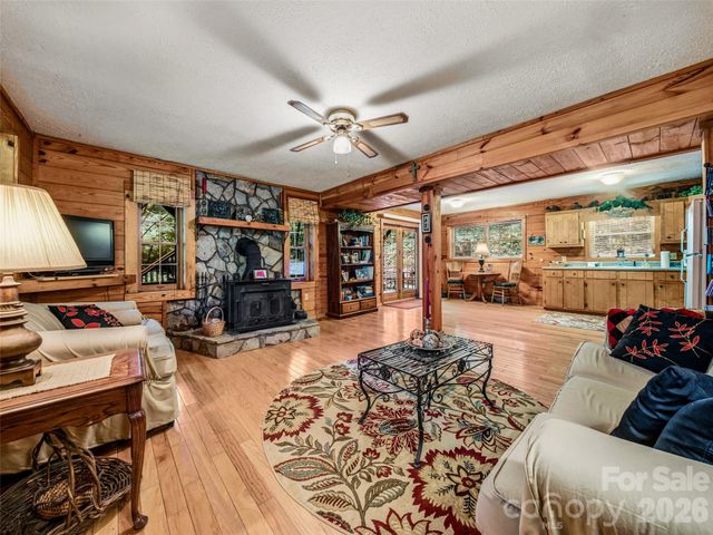 696 Top Of The Mountain Road, Hendersonville, NC 28739
