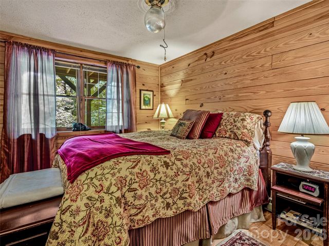 696 Top Of The Mountain Road, Hendersonville, NC 28739