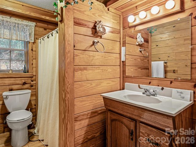 696 Top Of The Mountain Road, Hendersonville, NC 28739