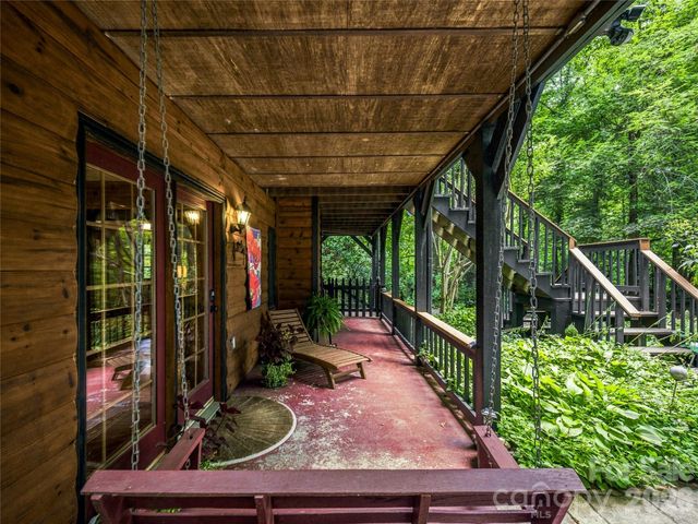 696 Top Of The Mountain Road, Hendersonville, NC 28739