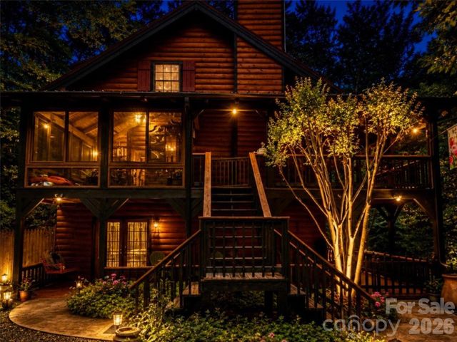 696 Top Of The Mountain Road, Hendersonville, NC 28739