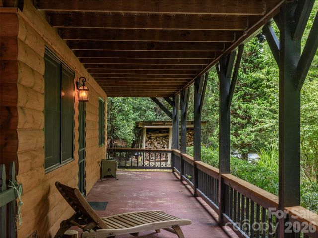 696 Top Of The Mountain Road, Hendersonville, NC 28739