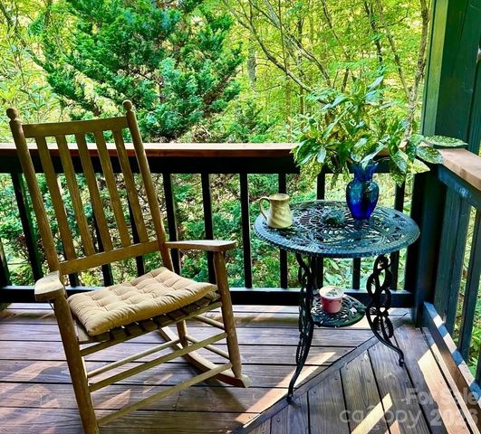 696 Top Of The Mountain Road, Hendersonville, NC 28739