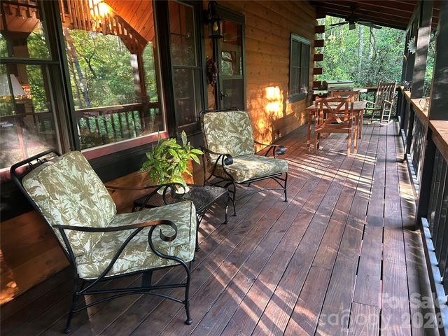 696 Top Of The Mountain Road, Hendersonville, NC 28739