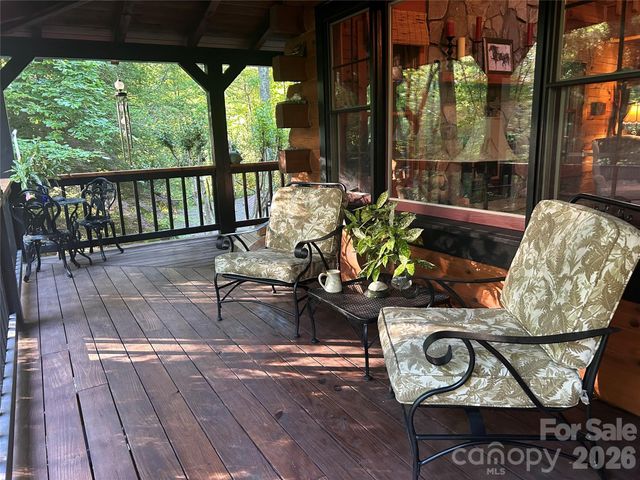 696 Top Of The Mountain Road, Hendersonville, NC 28739